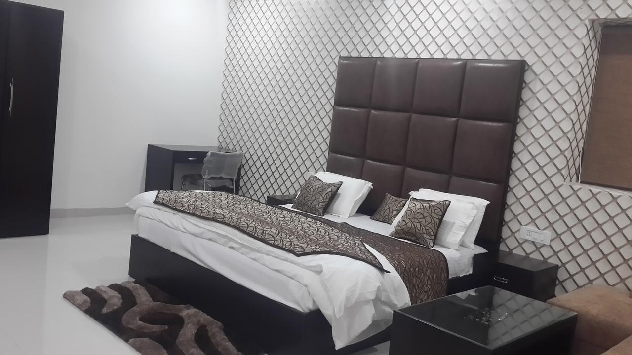 Hotel Mandakini Lush Kānpur Eksteriør bilde