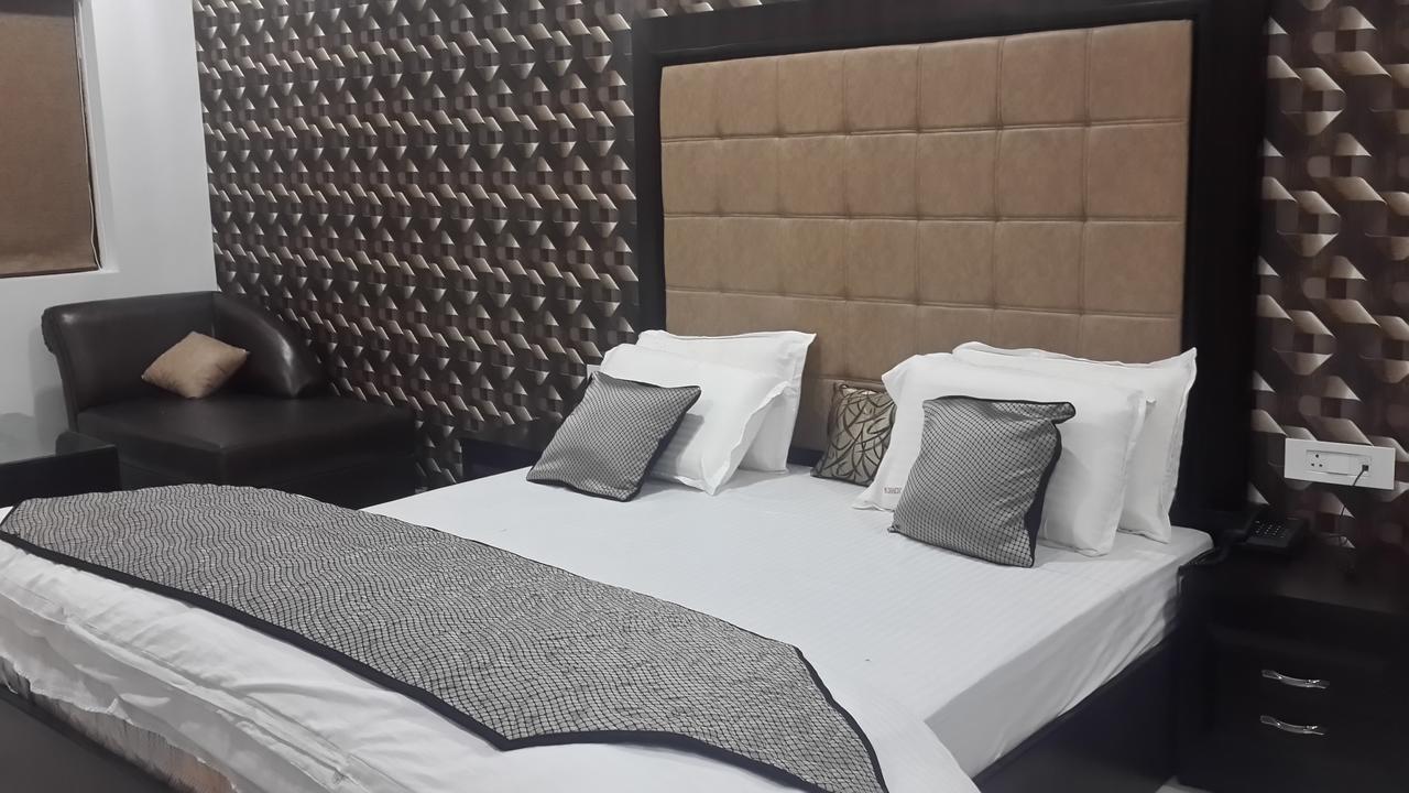 Hotel Mandakini Lush Kānpur Eksteriør bilde
