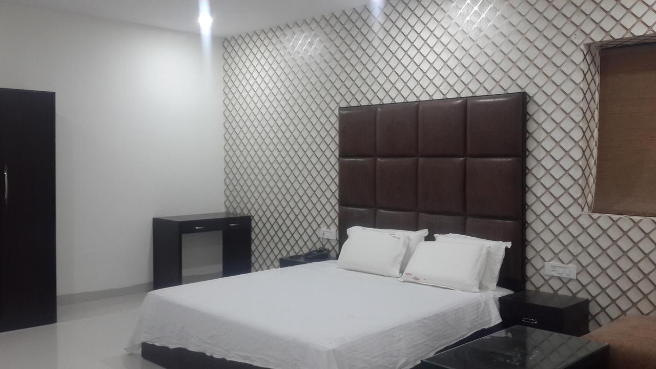 Hotel Mandakini Lush Kānpur Eksteriør bilde