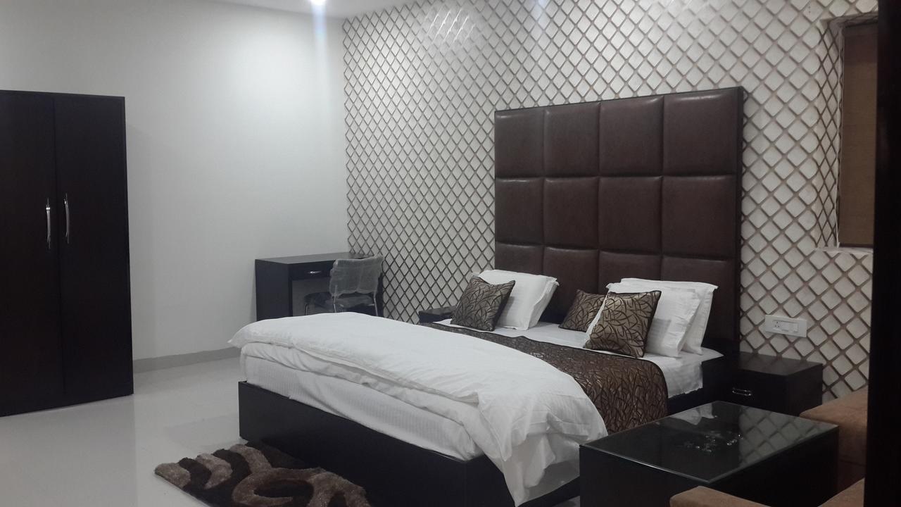 Hotel Mandakini Lush Kānpur Eksteriør bilde