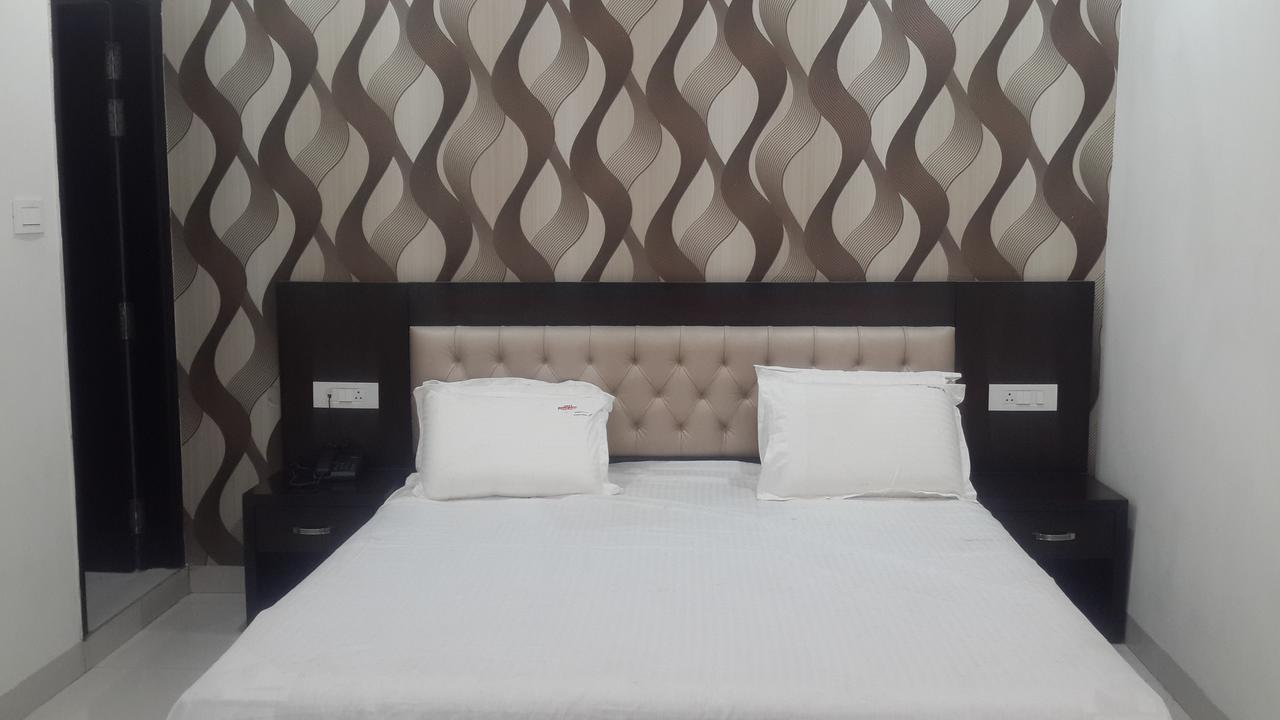 Hotel Mandakini Lush Kānpur Eksteriør bilde