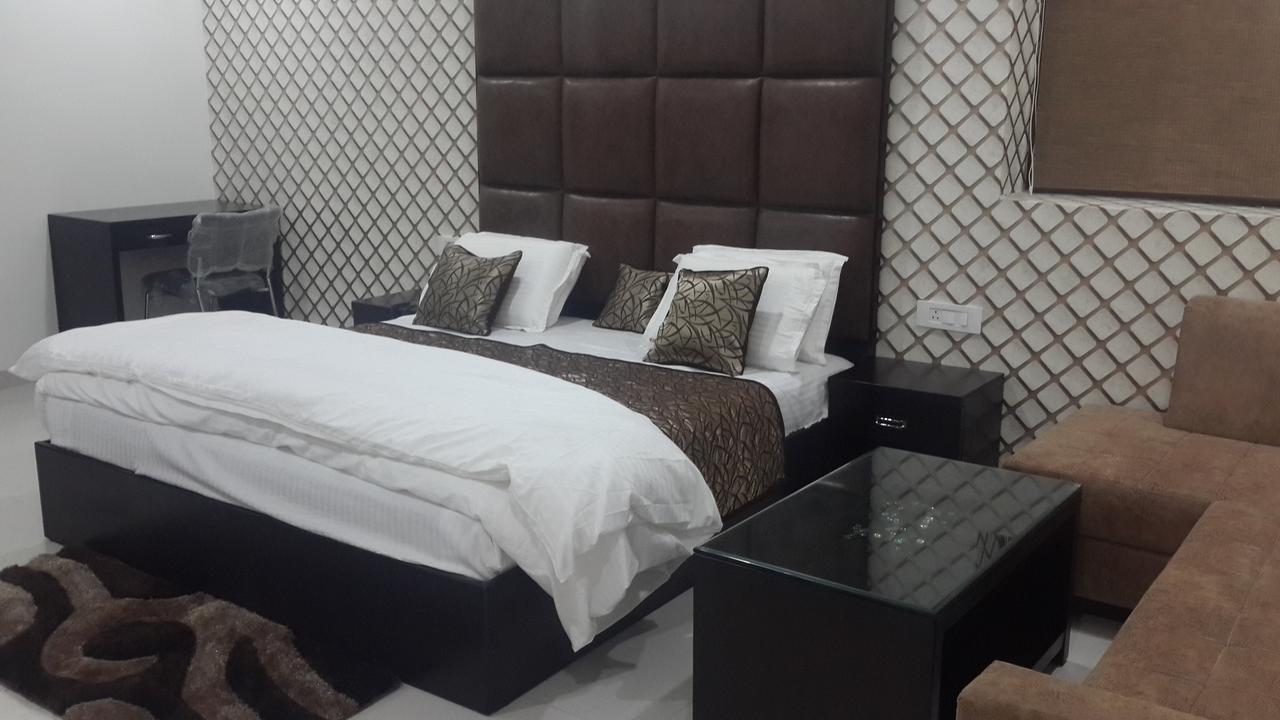 Hotel Mandakini Lush Kānpur Eksteriør bilde